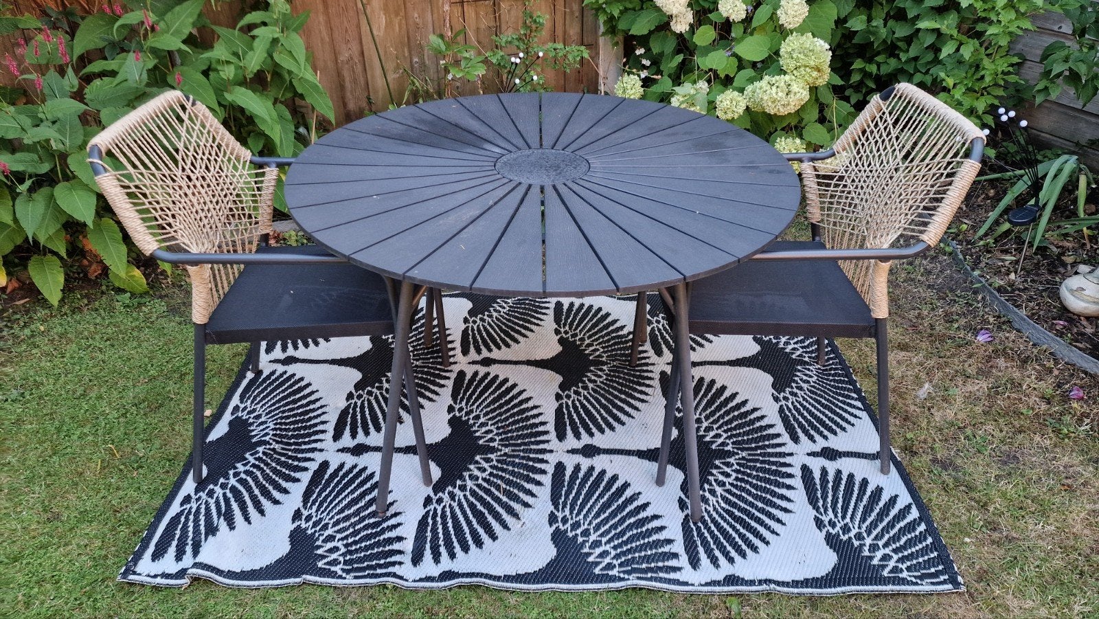 Tuinset met ronde tafel en 2 stoelen, Gebruikt, Tuinset, Hout, Eettafel