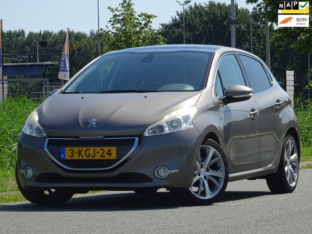 Peugeot 208 GERESERVEERD, Voorwielaandrijving, Euro 5, Gebruikt, 4 cilinders