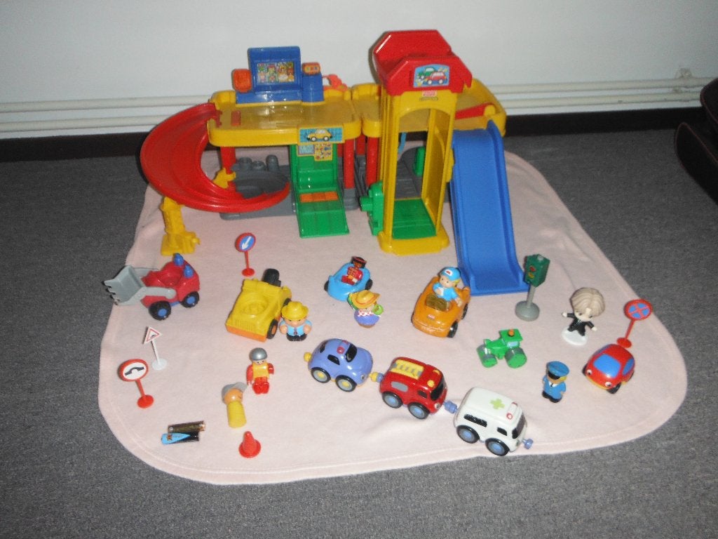 F P garage met geluiden en veel acc, Kinderen en Baby's, Ophalen, Zo goed als nieuw, Speelset, Met geluid