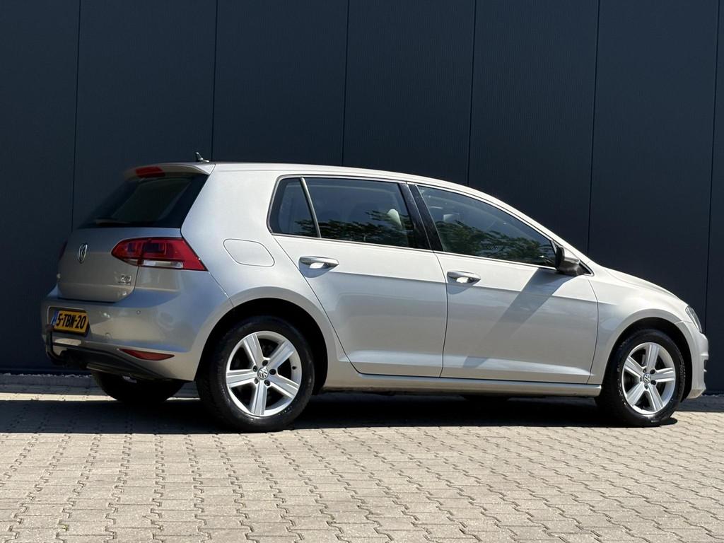 Volkswagen Golf 1.2 TSI Highline / Trekhaak 1300 kg geremd /, Auto's, Voorwielaandrijving, Euro 5, Gebruikt, Zwart