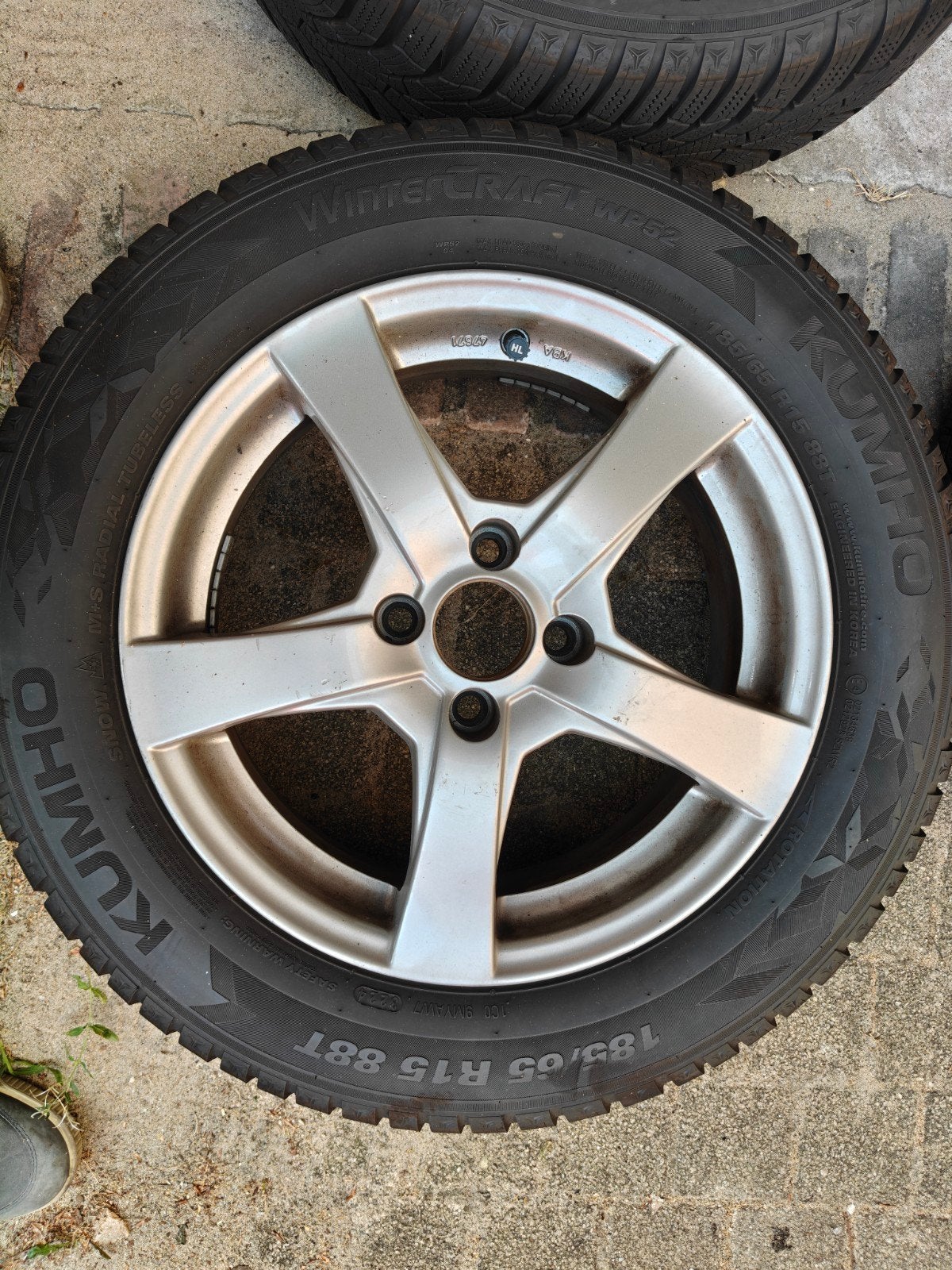 Kumho Winterbanden op Velg - 185/65 R15 88T, Auto-onderdelen, Banden en Velgen, Ophalen, Gebruikt, 15 inch, Banden en Velgen
