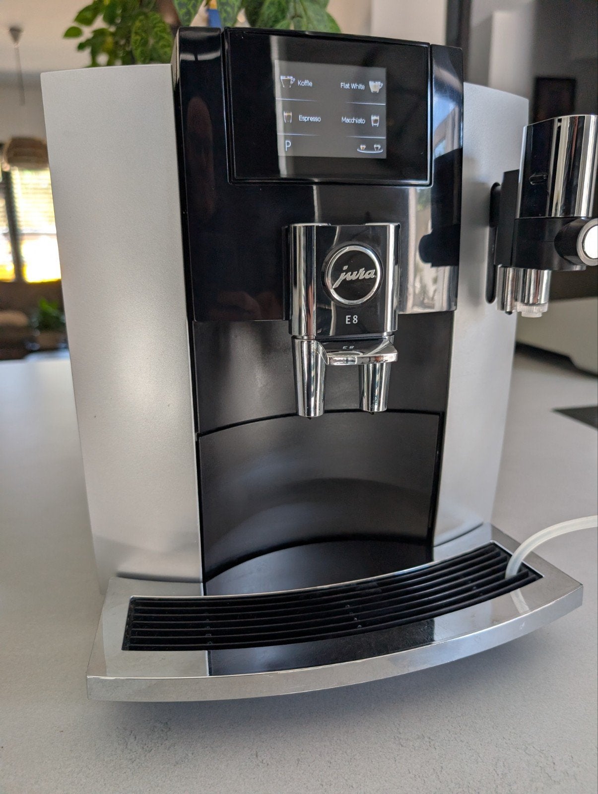 Jura E8 (EA) volledig Touchscreen, Witgoed en Apparatuur, 10 kopjes of meer, Ophalen, Zo goed als nieuw, Koffiemachine