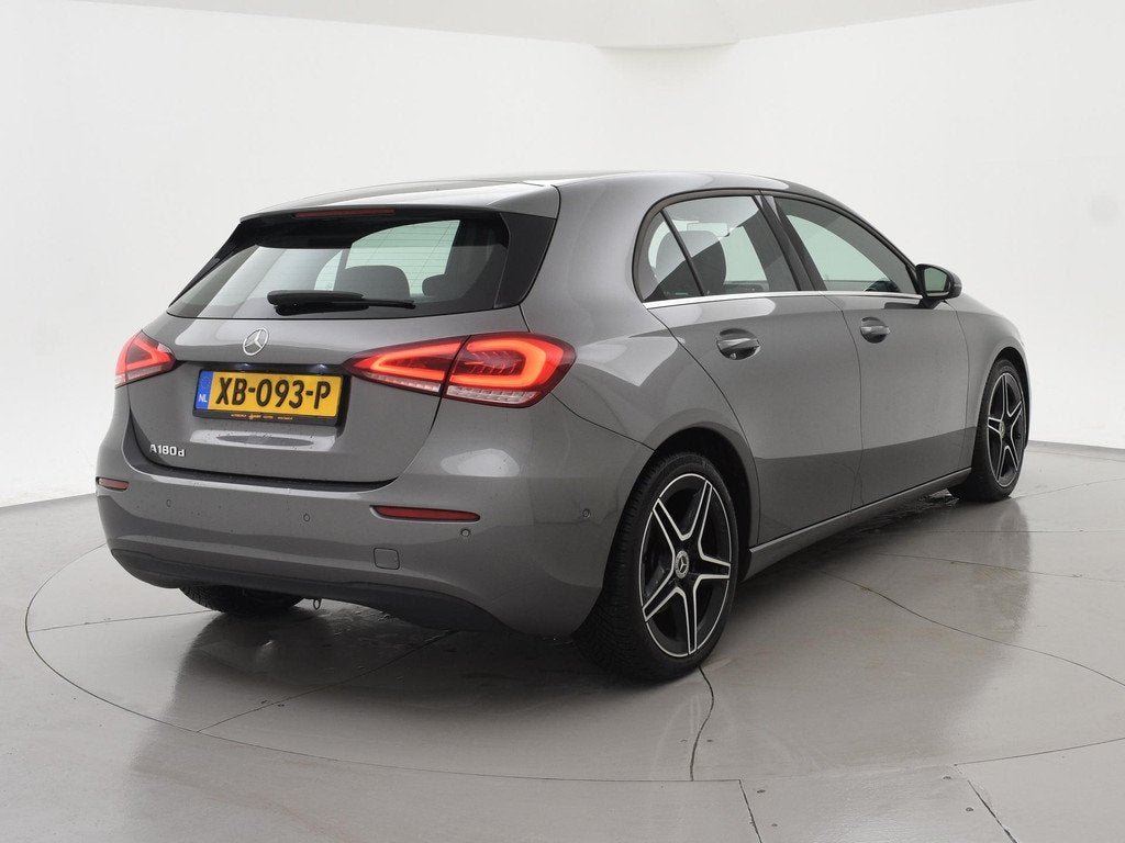 Mercedes-Benz A-klasse 180D AUT. NIEUW MODEL + WIDESCREEN MB, 1345 kg, Gebruikt, 4 cilinders, Origineel Nederlands