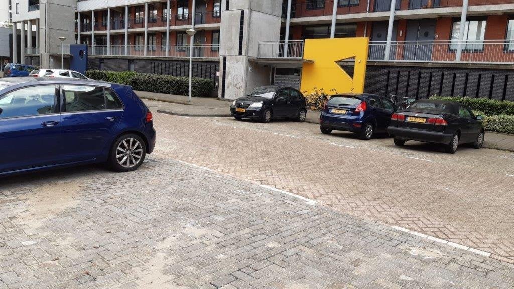 Parkeerplek te huur Amsterdam World Fashion Center, Huizen en Kamers, Garages en Parkeerplaatsen, Amsterdam