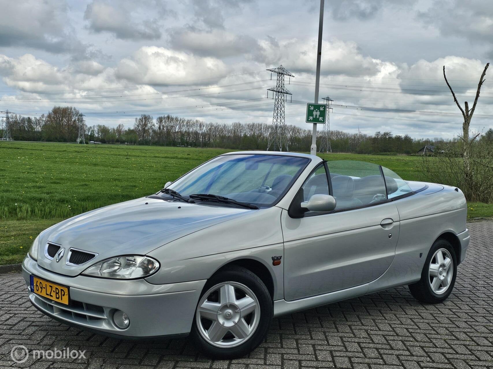 Renault Megane Cabrio 1.6-16V APK 07-2027!, Auto's, Voorwielaandrijving, Gebruikt, 4 cilinders, Cabriolet