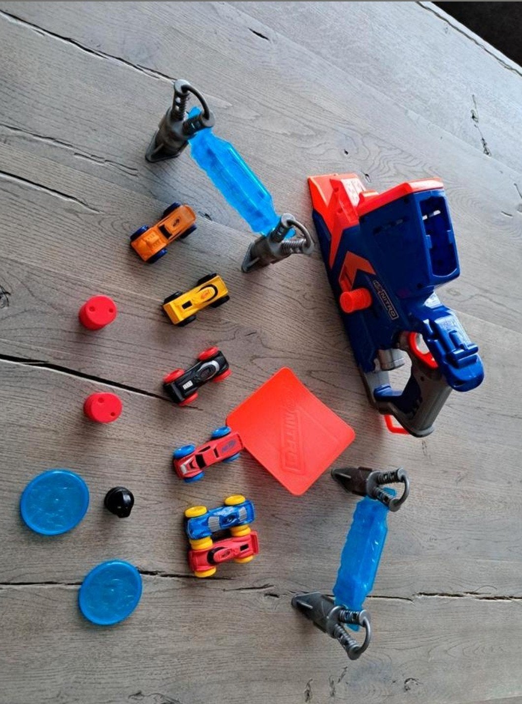 Nerf Nitro Blaster met auto's en accessoires, Kinderen en Baby's, Speelgoed | Actiefiguren, Ophalen of Verzenden