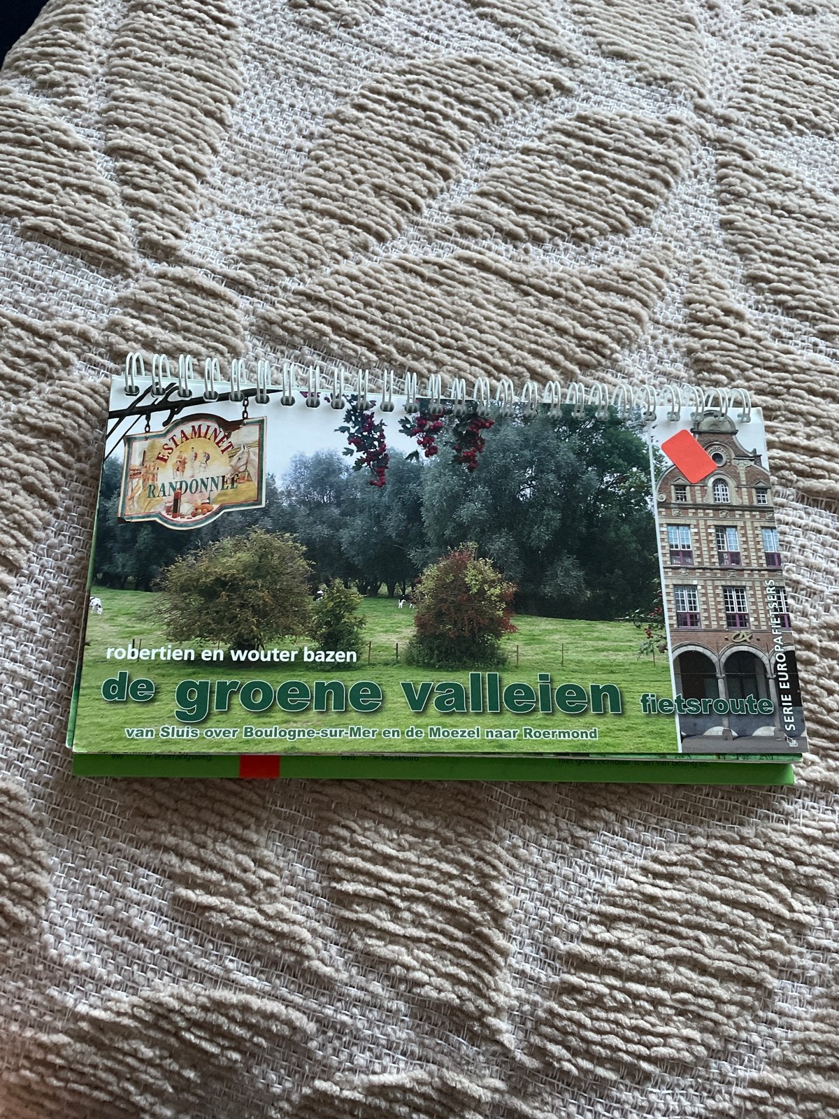 Fietsroute De Groene Valleien - Vlaanderen, Noord-Frankrijk, Fiets- of Wandelgids, Europa, Ophalen of Verzenden, Gelezen
