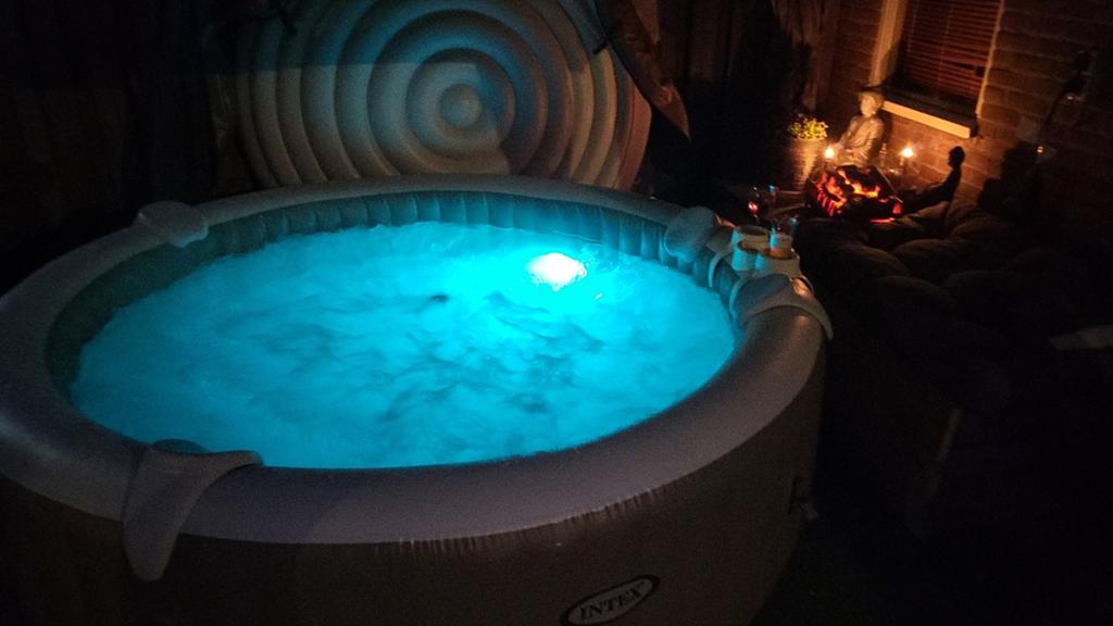 Intex Opblaasbare Jacuzzi voor 6 Personen, Tuin en Terras, Zwembaden, Ophalen, Minder dan 80 cm, Opblaaszwembad, Rond