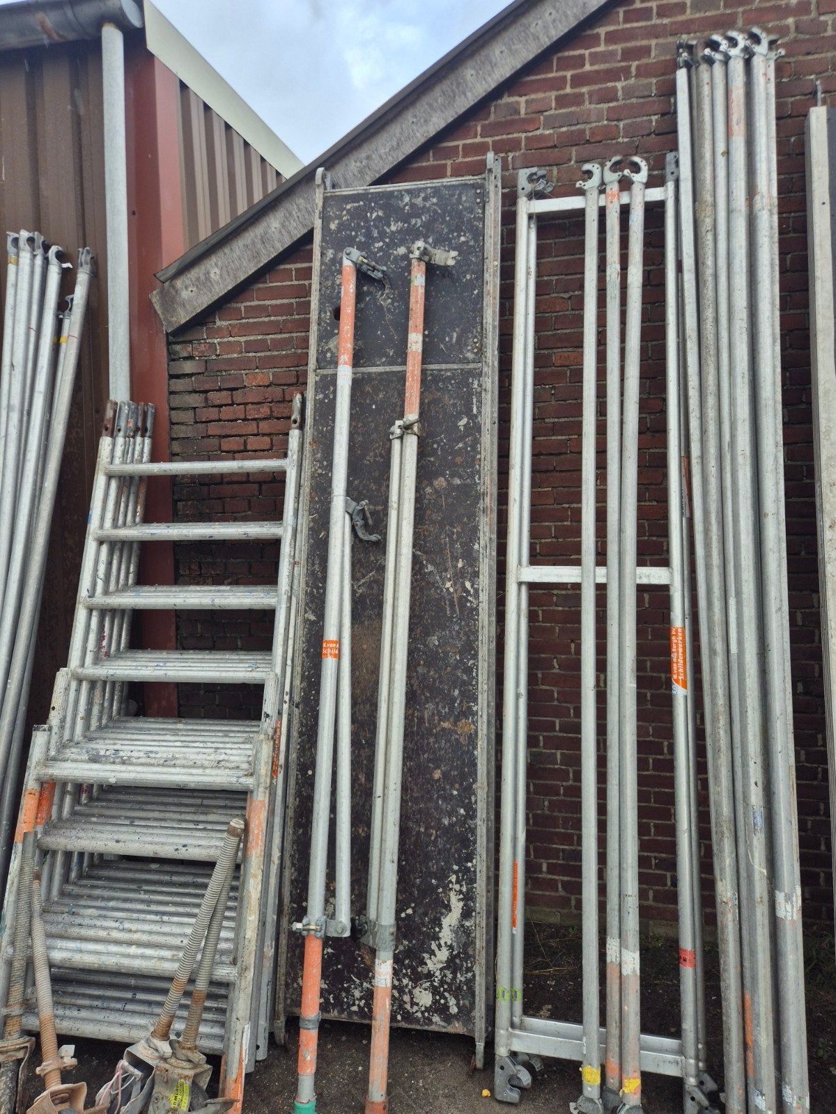 smalle aluminium rolsteiger 9,2m wh 

1,35x3, Doe-het-zelf en Verbouw, Ophalen, Gebruikt, Rolsteiger of Kamersteiger, 5 meter of hoger