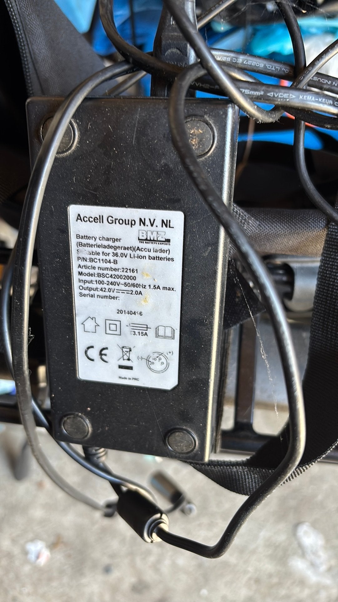 Oplader 4 pins, Ophalen of Verzenden, Gebruikt