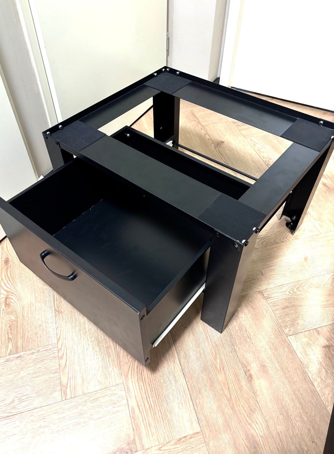 NEW: Wasmachine Verhoger 63x54x40 Zwart met Opberglade, Huis en Inrichting, Overige typen, Zo goed als nieuw, Minder dan 100 cm