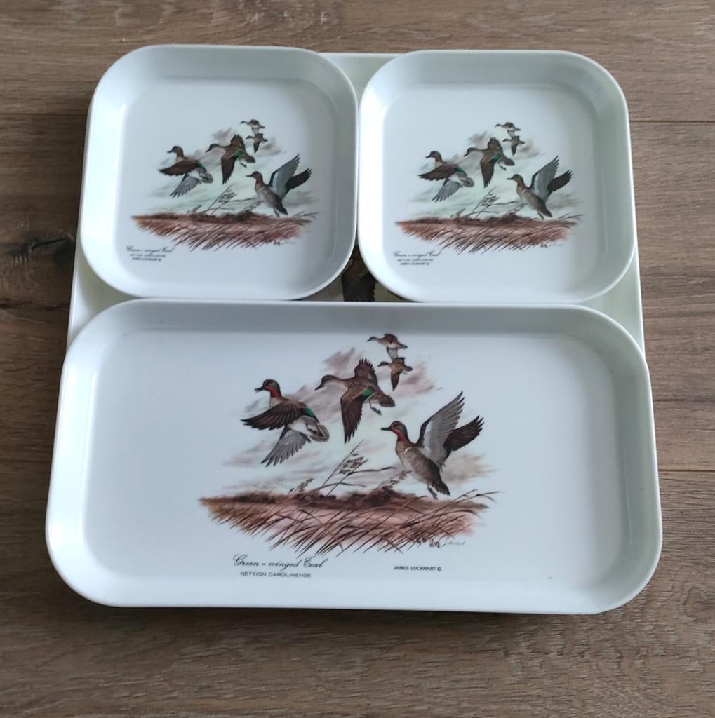 Vintage 4-delige set Mebel dienbladen Green Winged tail., Ophalen of Verzenden, Zo goed als nieuw, Kunststof