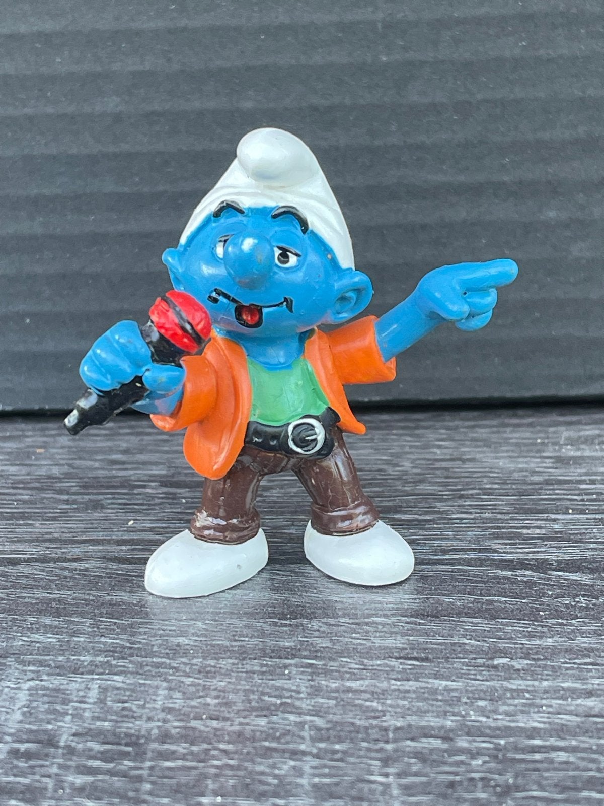 Smurf met microfoon - Zeldzaam Smurfenbeeldje, Ophalen of Verzenden, Gebruikt, Overige Smurfen, Poppetje, Figuurtje of Knuffel
