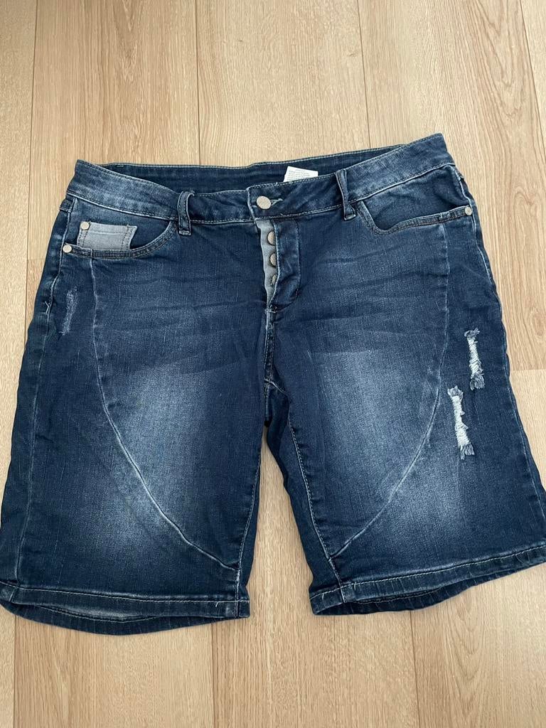 Spijkerbroek kort, Kleding | Dames, Spijkerbroeken en Jeans, Ophalen of Verzenden, Zo goed als nieuw, Blauw, W33 - W36 (confectie 42/44)