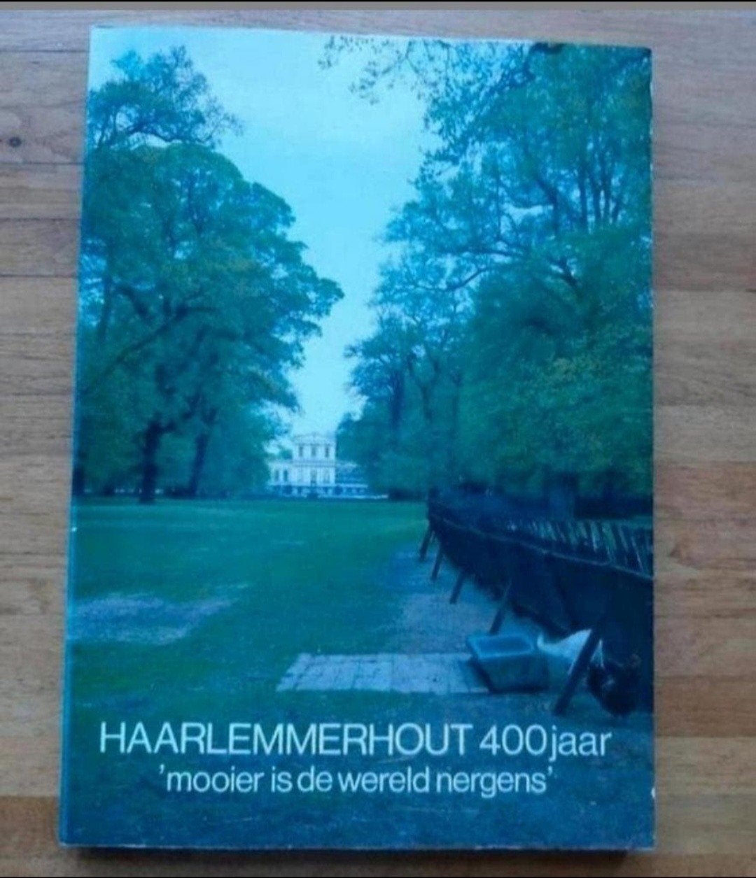 Haarlemmerhout 400 jaar.
Mooier is de wereld nergens
Eindred, Ophalen of Verzenden, Zo goed als nieuw
