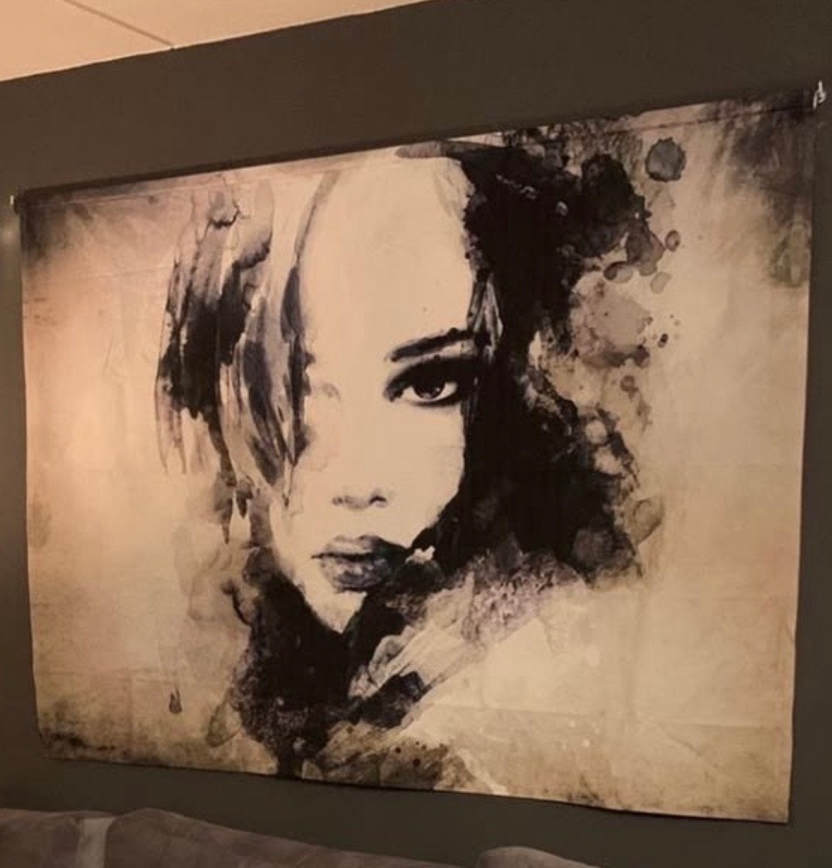 Modern wandkleed met abstract portret afmeting 190/145cm, Ophalen, Gebruikt, Zwart, Met ophangsysteem