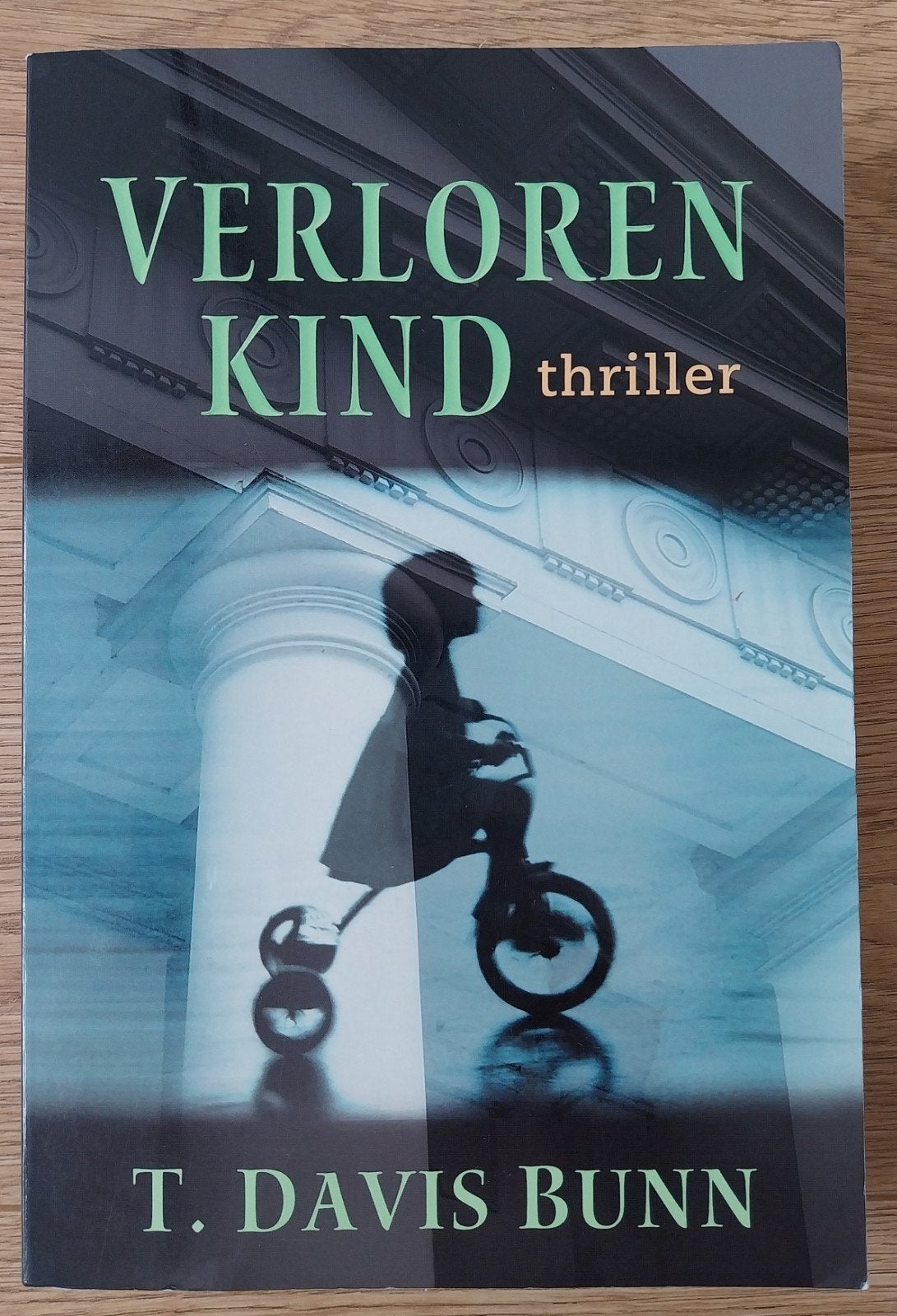 T. Davis Bunn, Verloren kind, Boeken, Ophalen of Verzenden, Gelezen