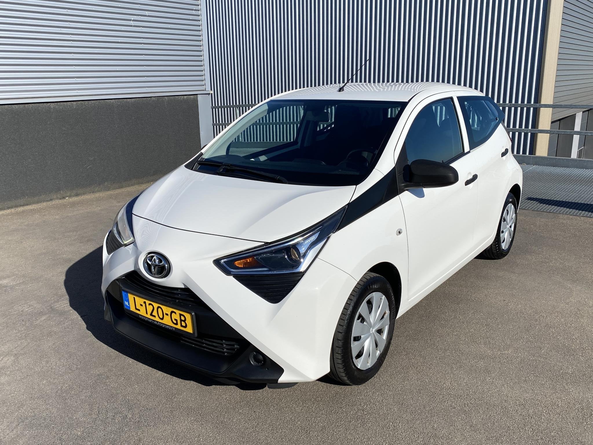 Toyota Aygo 1.0 VVT-i x-fun Nederlandse auto, start/stop sys, Voorwielaandrijving, Dealer onderhouden, Stof, Gebruikt