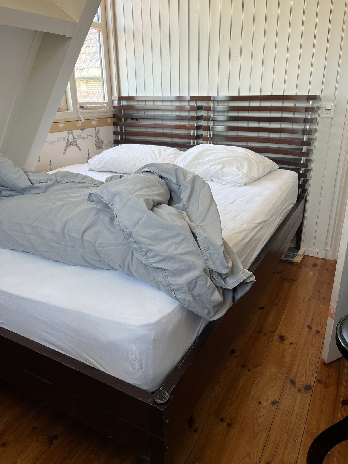 Houten bed inc. matras L220cm x  B170cm, Ophalen, Eenpersoons, Bruin, Zo goed als nieuw