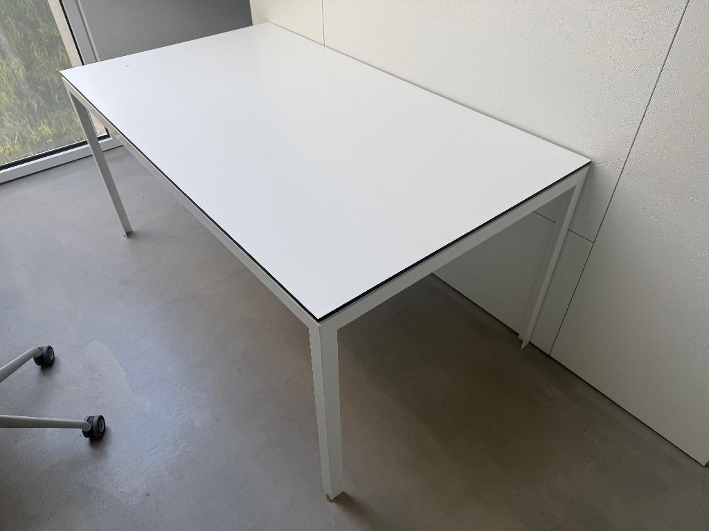 Unieke design tafel op maat – staal & Trespa (RAL 9016), Ophalen, Zo goed als nieuw