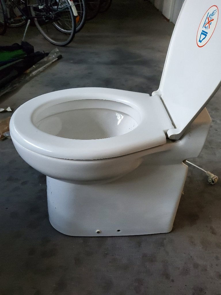 Ongebruikt toilet met vermaler - geen spoelbak nodig, Ophalen of Verzenden, Nieuw, Toilet