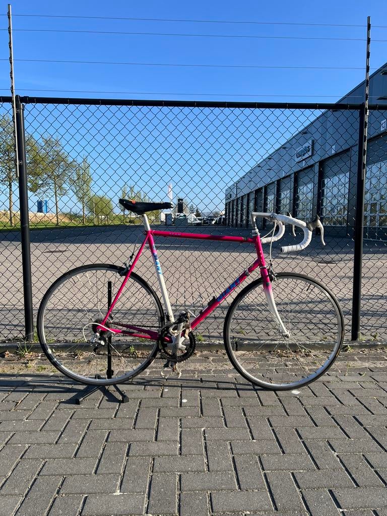 1995 Giant Team roze vintage racefiets Shimano 61cm top staa, Fietsen en Brommers, 28 inch, Staal, Velgrem, Zo goed als nieuw