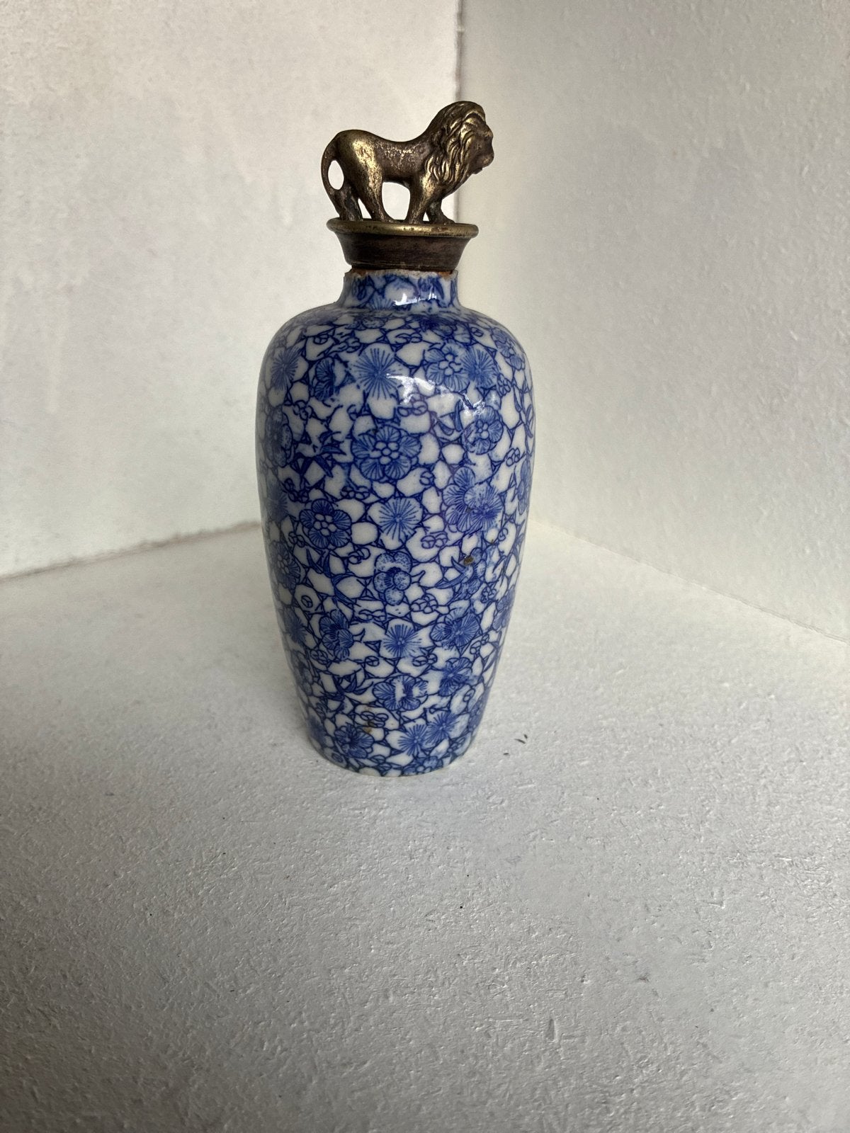Antieke Chinese Porseleinen Fles met Leeuwenstop, Antiek en Kunst, Ophalen of Verzenden