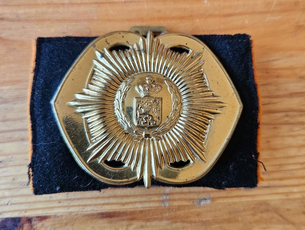 Baretembleem Van Heutsz, Verzamelen, Militaria | Algemeen, Ophalen of Verzenden, Landmacht, Nederland, Embleem of Badge