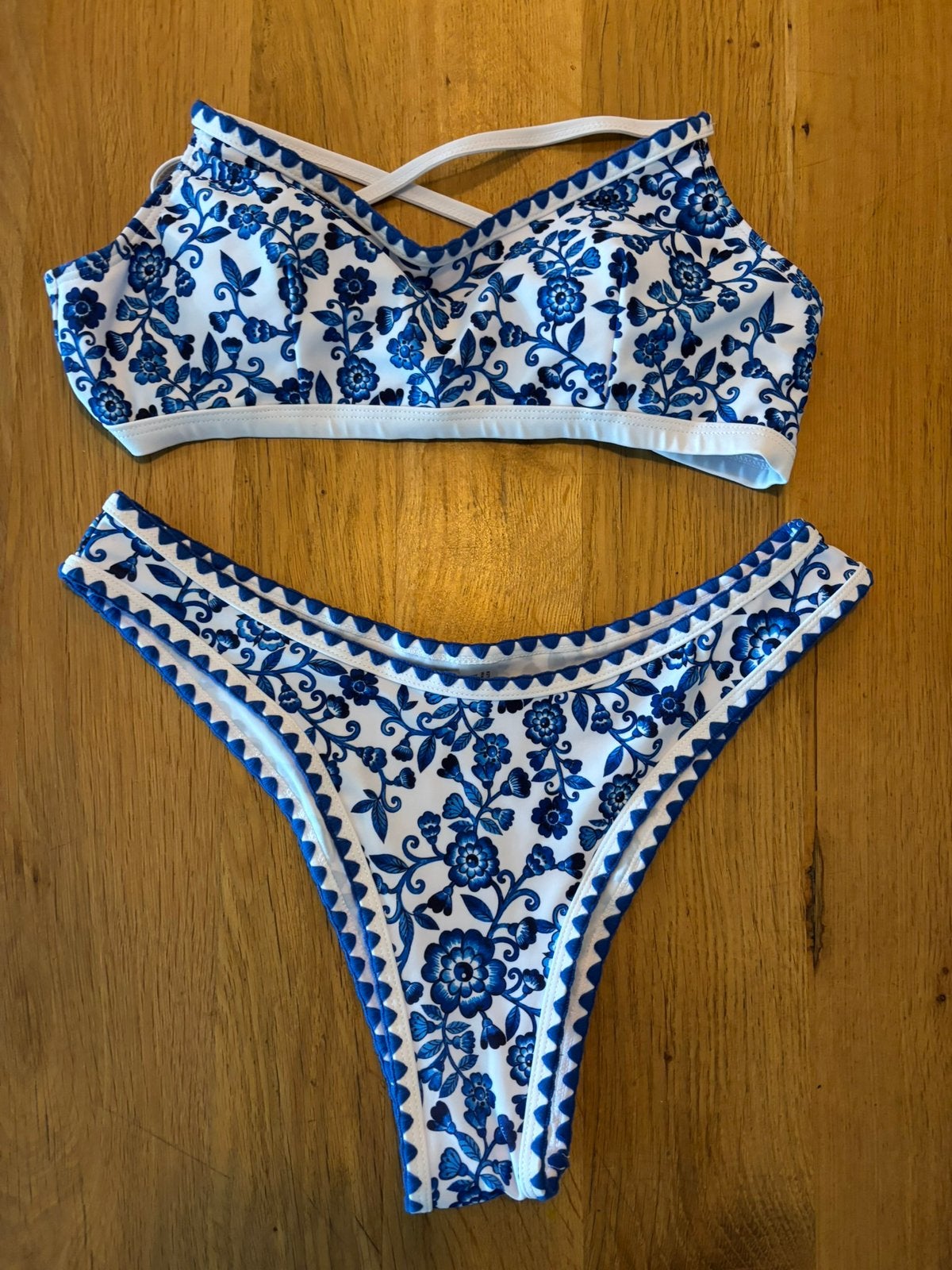 Shein bikini blauw/wit bloemen maat Small NIEUW!!!, Kleding | Dames, Badmode en Zwemkleding, Ophalen of Verzenden, Nieuw, Blauw