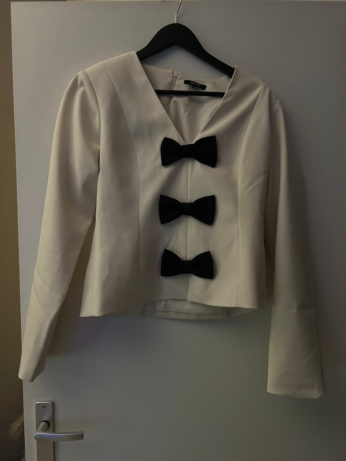 Nikkie top met zwarte strikken, maat L, Kleding | Dames, Tops, Ophalen of Verzenden, Nieuw, Maat 42/44 (L), Beige