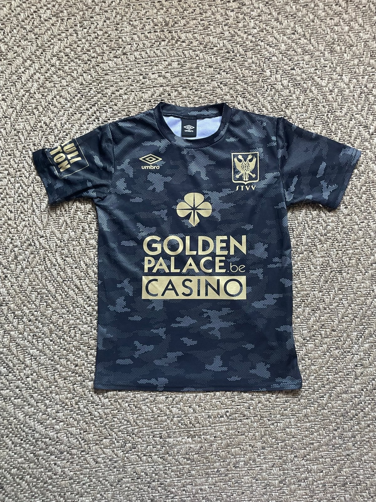 Umbro STVV Voetbalshirt - Maat S, Zeer Goede Kwaliteit, Zwart, Ophalen of Verzenden, Zo goed als nieuw, Voetbal