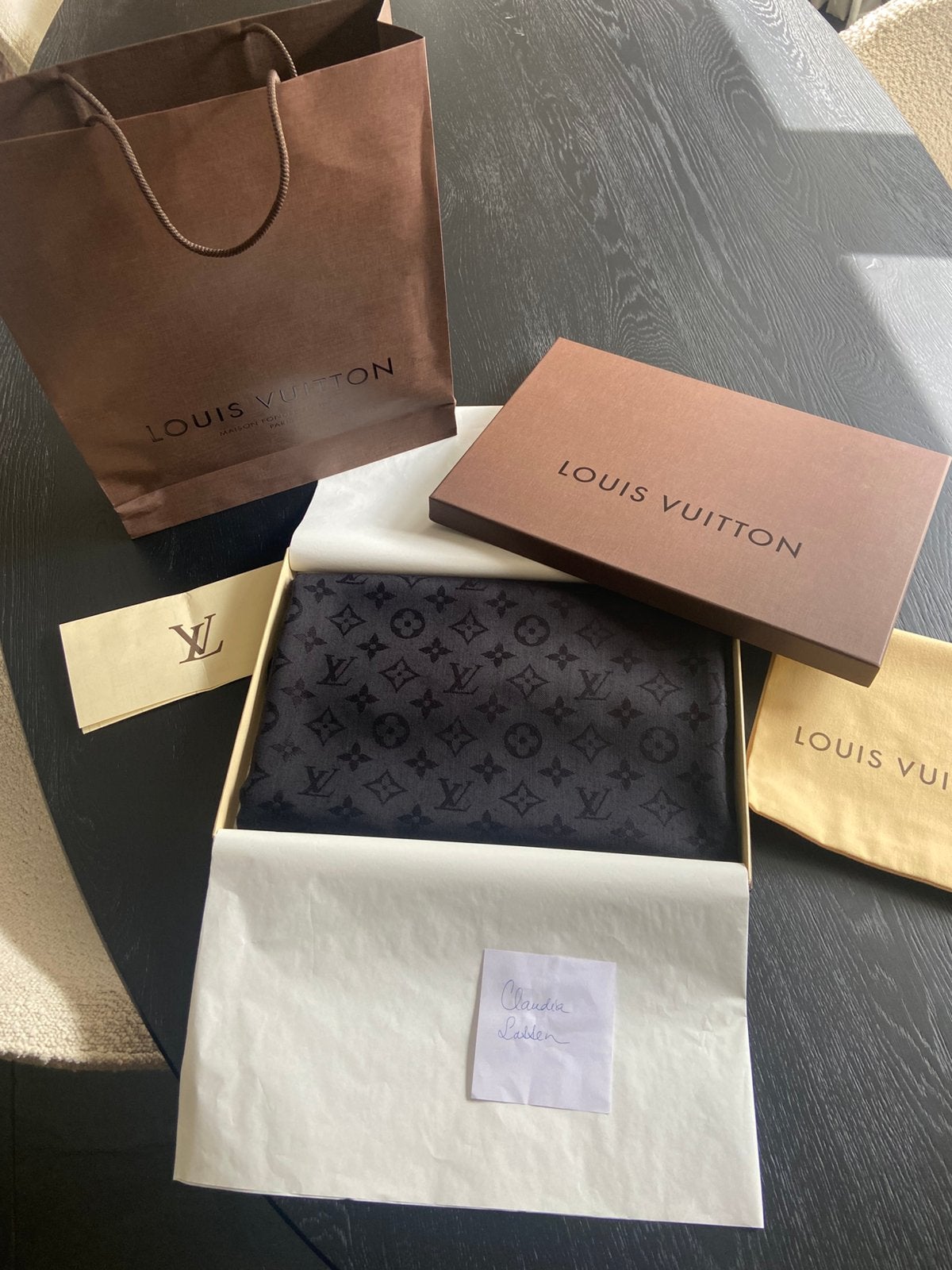 Louis Vuitton monogram sjaal zwart zgan met bon, doos en tas, Ophalen of Verzenden, Zo goed als nieuw, Maat 46/48 (XL) of groter