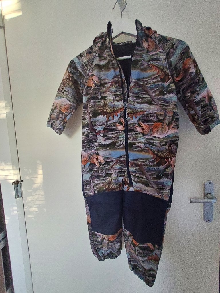 Softshell buiten speelpakje dino's 2-3 jaar, Maat 98, Ophalen of Verzenden, Nieuw, Maat 98