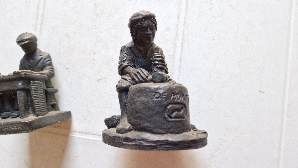 oud brocant beeldje de munter, Ophalen of Verzenden, Gebruikt, Mens