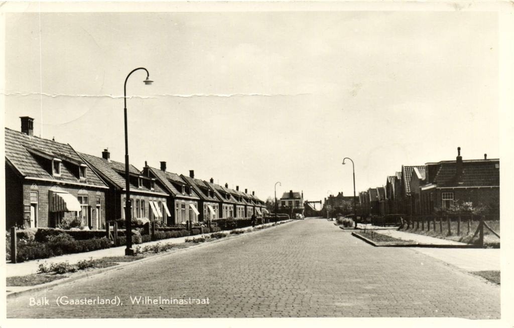 Balk [Gaasterland], Wilhelminastraat - B-keus - 1960 gelopen, Verzamelen, Ansichtkaarten | Nederland, Ophalen of Verzenden, 1960 tot 1980