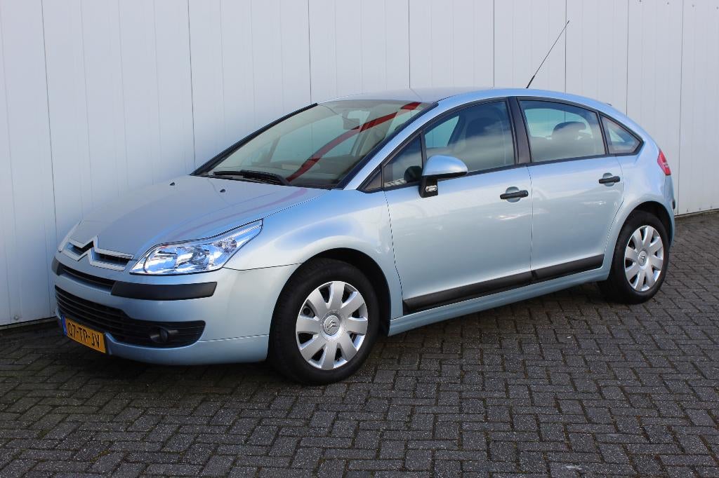 CITROEN C4 1.4 16V BERLINE AIRCO ZEER MOOI ! !, Auto's, Citroën, Voorwielaandrijving, Stof, Zwart, 4 cilinders