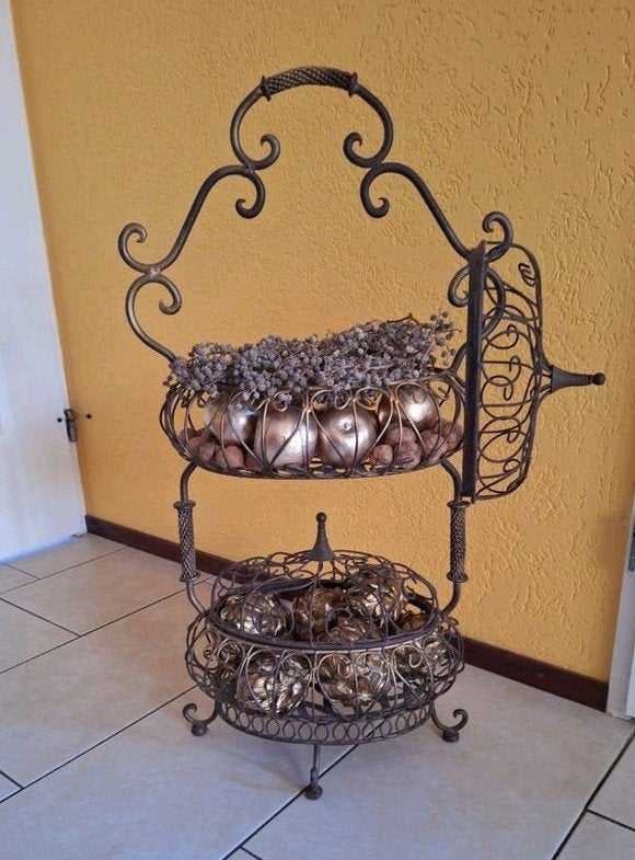 Mooie Metalen Manden Etagere met Deksels, Ophalen, Minder dan 30 cm, Rond, Metaal