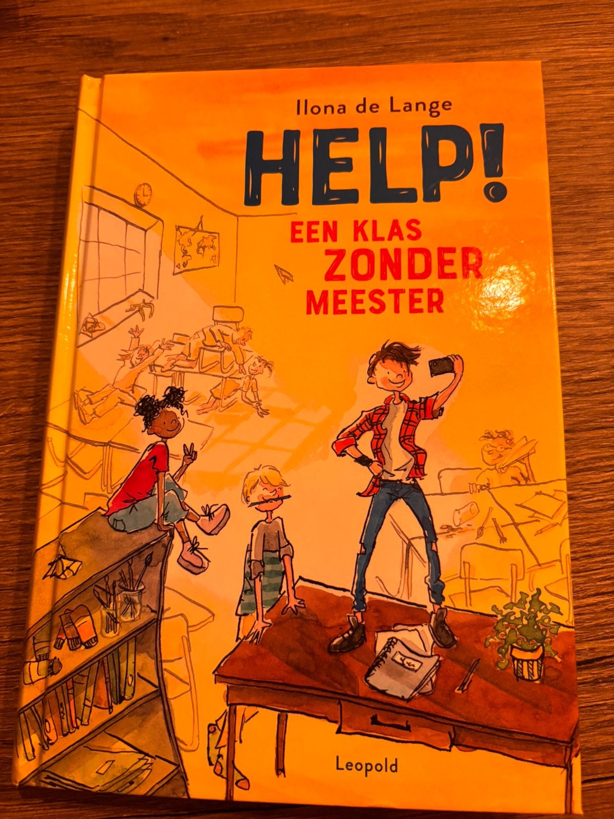 Help! Een klas zonder meester – Ilona de Lange, Boeken, Ophalen of Verzenden, Gelezen