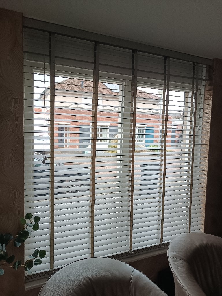Houten jaloezie 50 mm leem (kleurnr. 945) 100x220 cm (bxh), Huis en Inrichting, Ophalen, Nieuw
