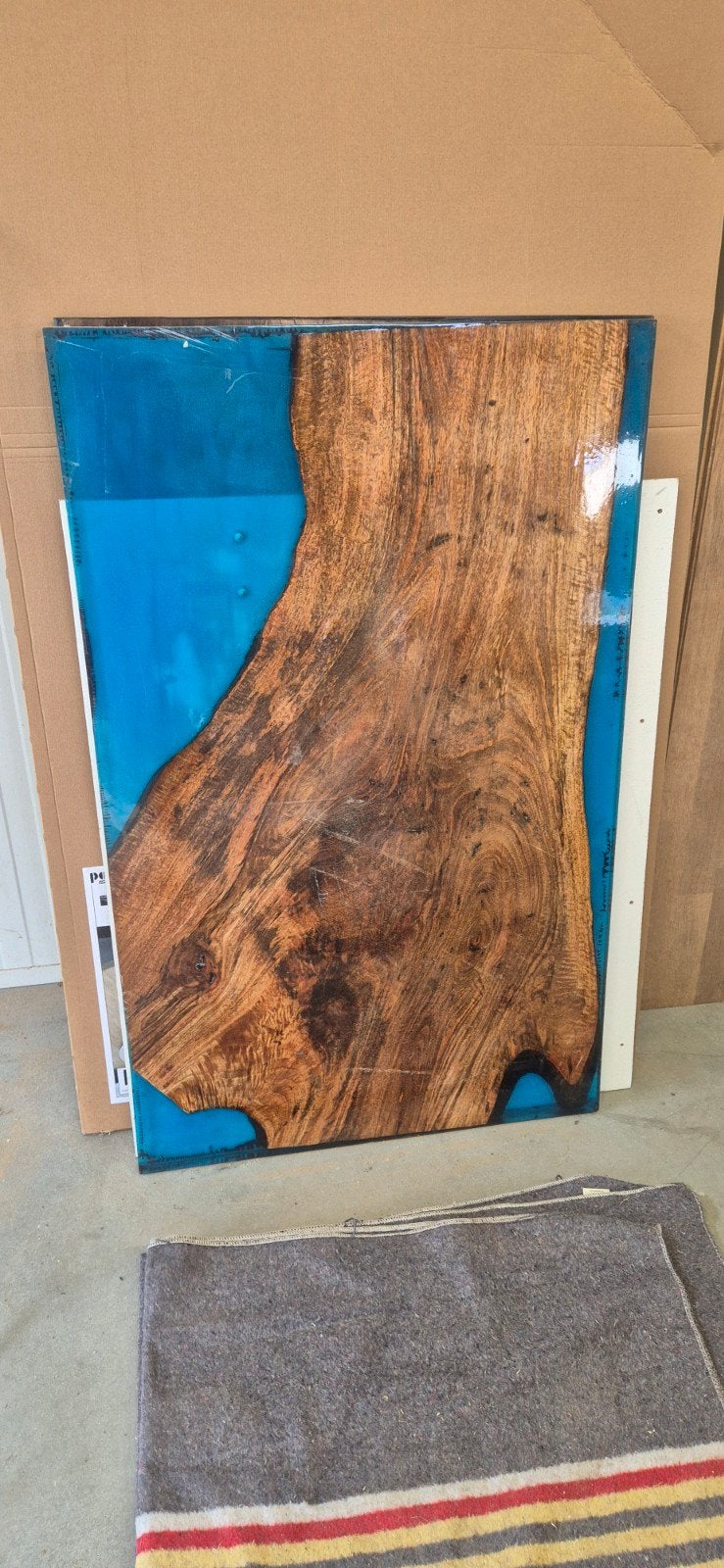 Epoxy boomstamtafel, Ophalen