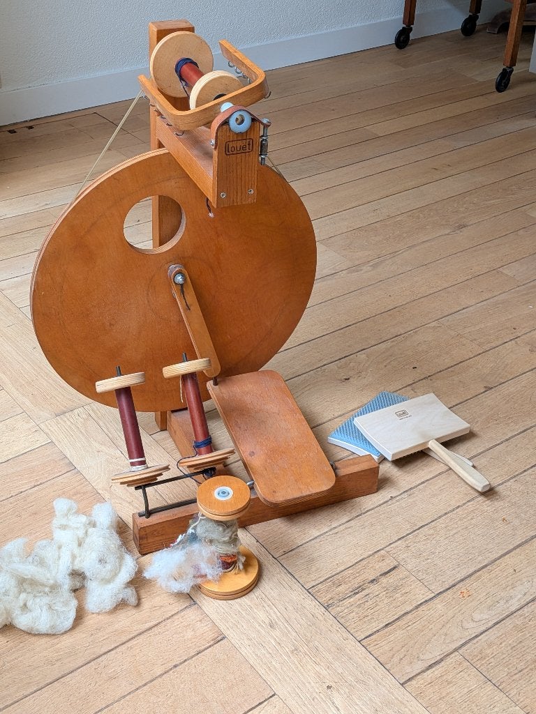 Louët S10 Spinnewiel - Compleet met accessoires, Hobby en Vrije tijd, Spinnewielen en Spinnen, Ophalen, Gebruikt, Spinnewiel
