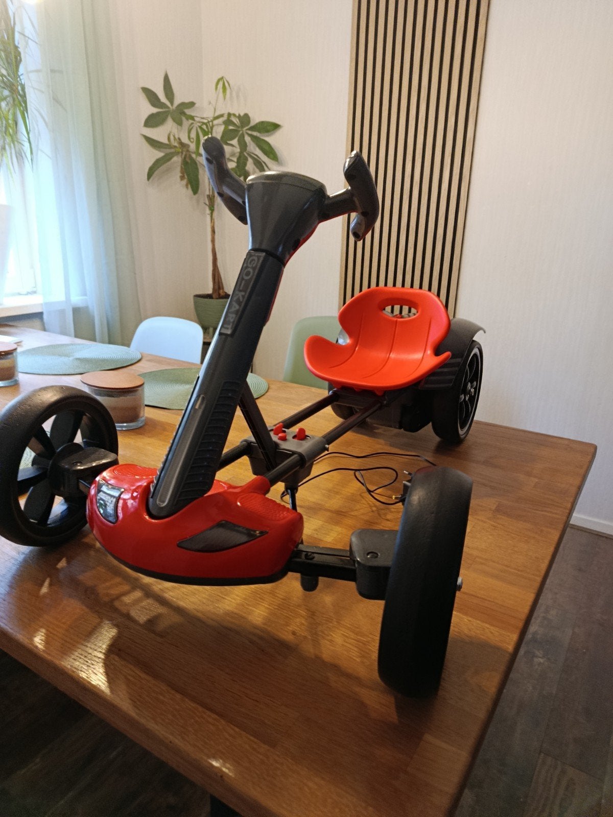 Nieuwe Go-Kart met oplaadkabel, Zo goed als nieuw