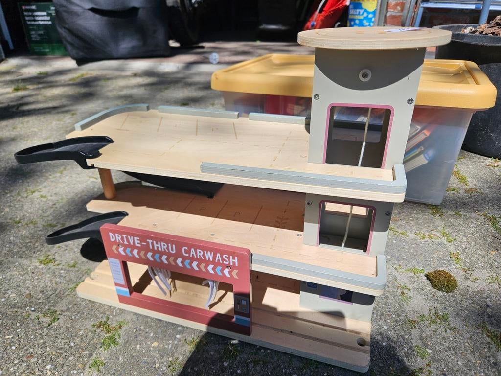 Houten Parkeergarage met Drive-Thru Carwash Little Dutch, Ophalen, Gebruikt, Jongen of Meisje