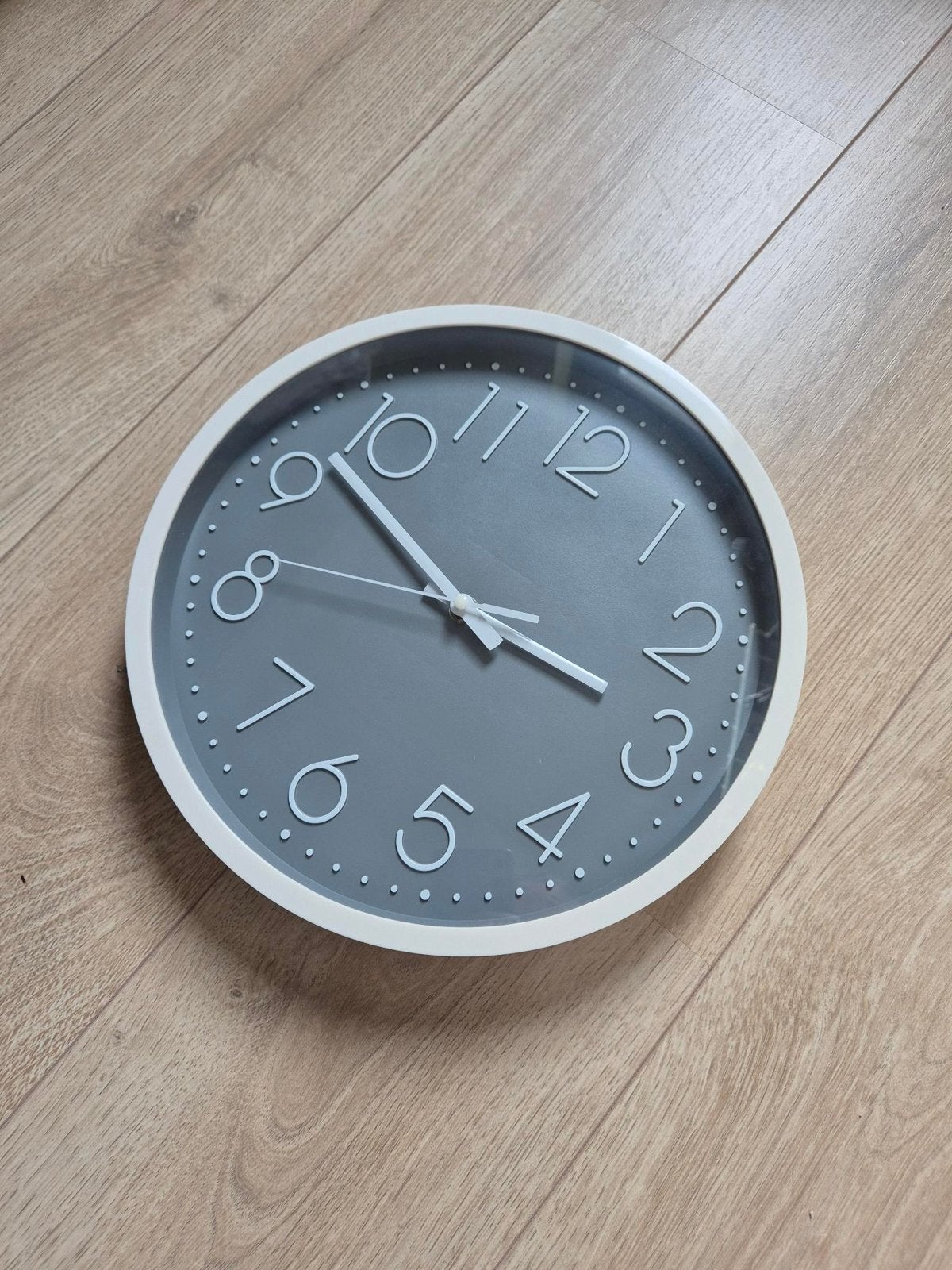 Stijlvolle grijze wandklok - Modern design, Ophalen, Wandklok, Grijs, Analoog