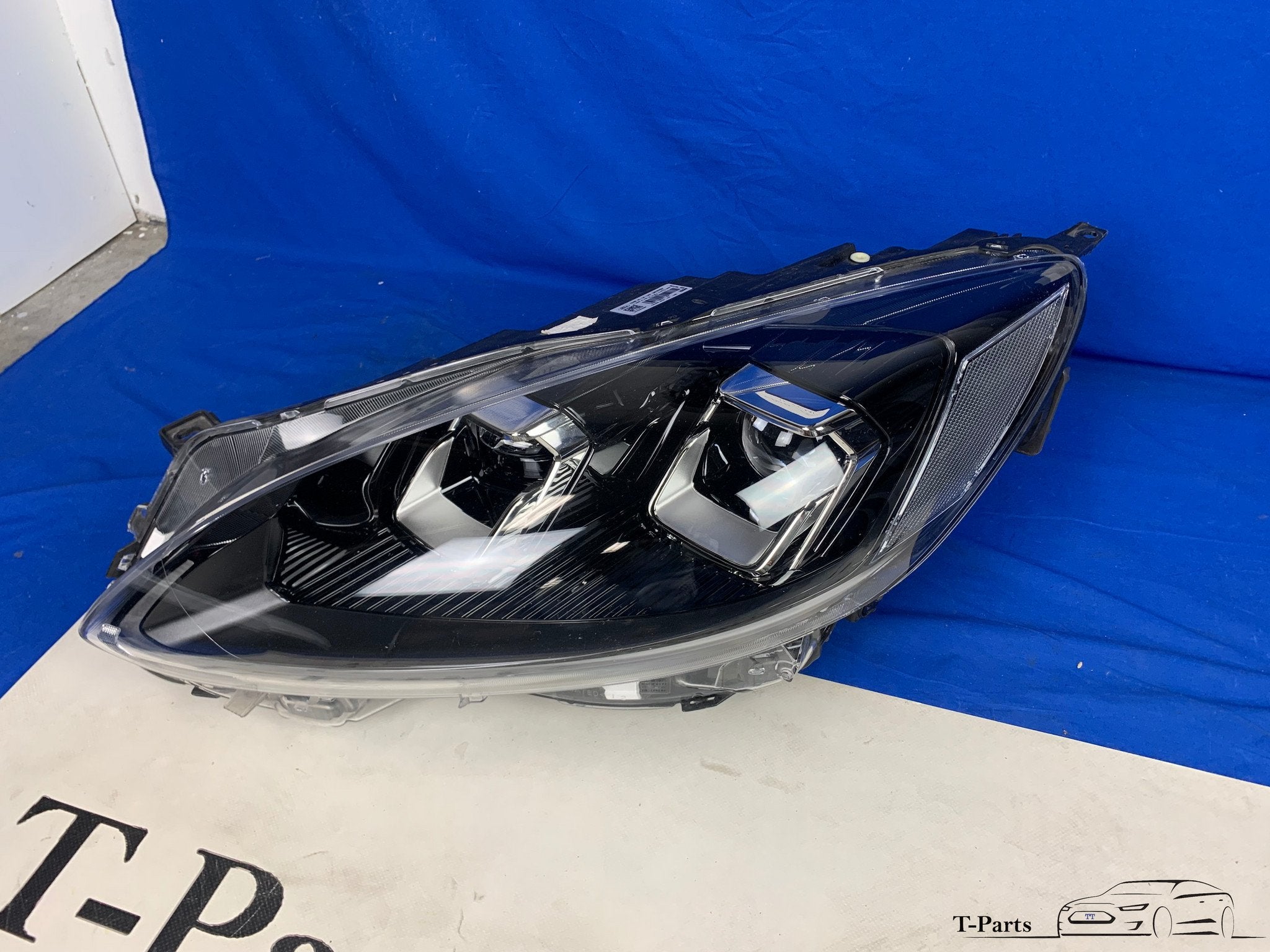 Ford Kuga mk3 koplamp links LED lamp 2019+, Auto-onderdelen, Info@fabrikant.eu, Ophalen of Verzenden, Ford, Fabrikantstraat 1
1000 AA  Amsterdam