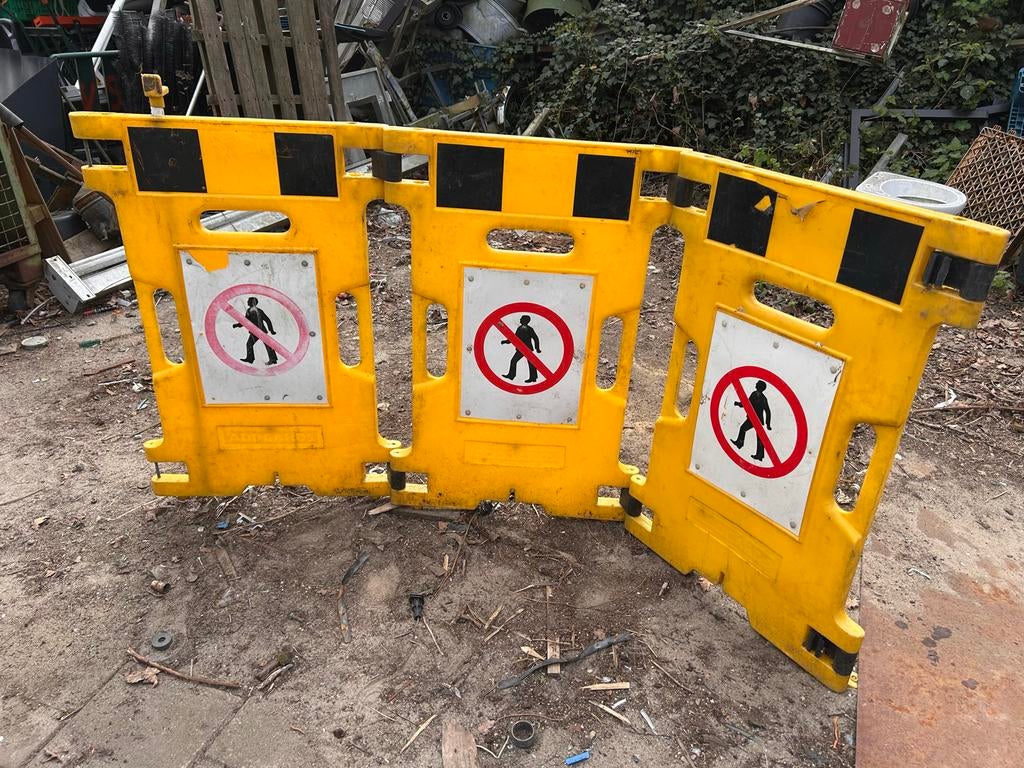 4 stuks - Afzetting met 'verboden toegang' borden, Ophalen, Gebruikt