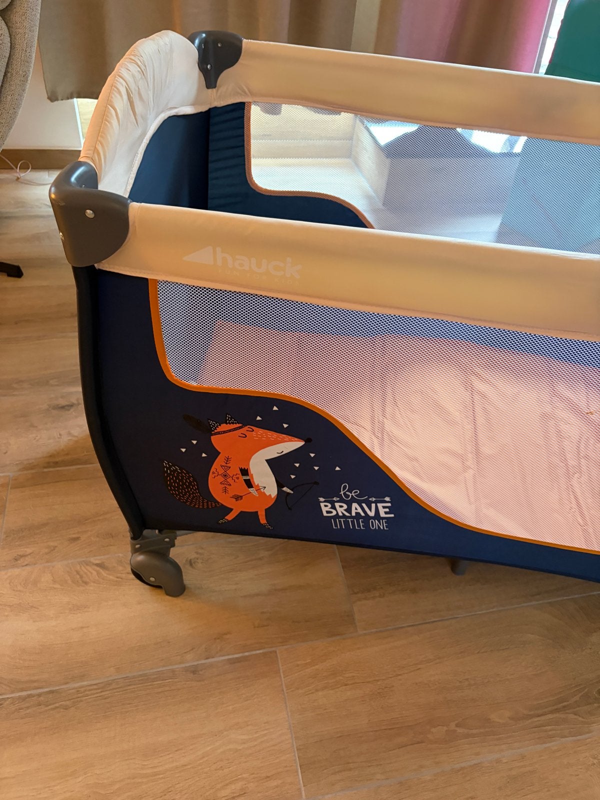 Hauck Campingbedje met vrolijke vosjesprint, Kinderen en Baby's, Babywiegjes en Ledikanten, Ophalen of Verzenden, Zo goed als nieuw