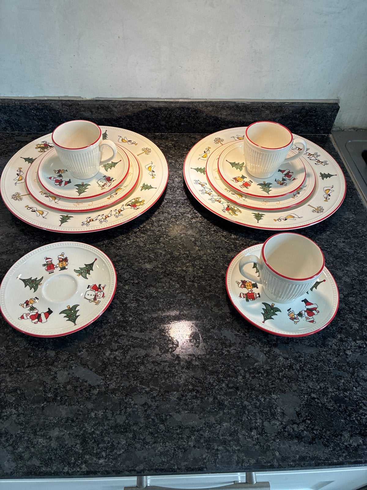 Wedgwood Christmas servies: borden, kop en schotels, Nieuw, Ophalen of Verzenden, Wedgwood, Porselein