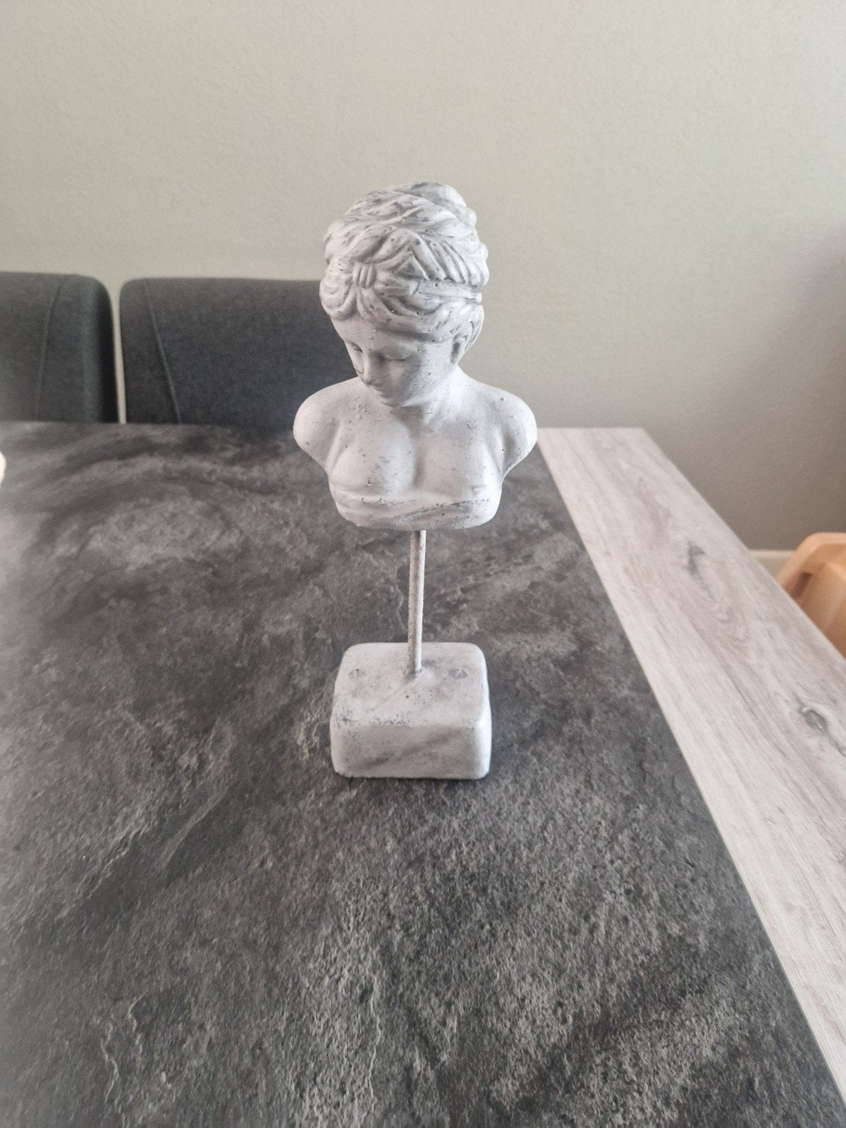 Decoratieve buste van een vrouw, Minder dan 20 cm, Buste, Ophalen of Verzenden, Op sokkel