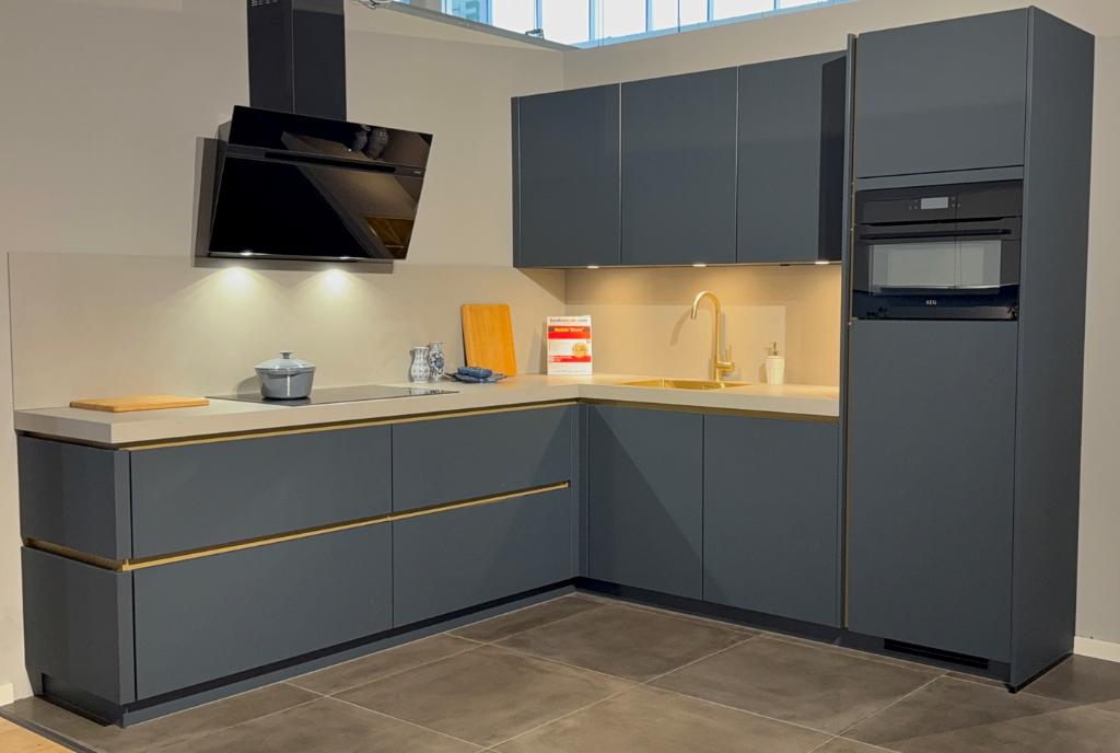 Showroomkeuken ''Strass'' | Moet weg, Ophalen, Blauw, Hoekkeuken, Graniet of Steen